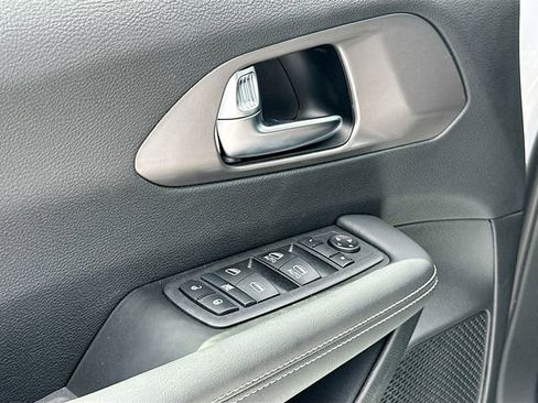 New 2025 Chrysler Voyager LX image 12