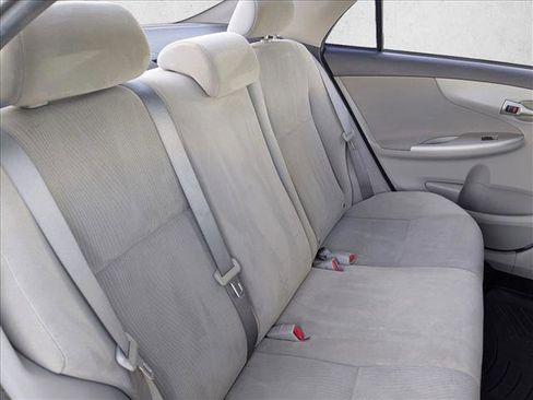 Used 2013 Toyota Corolla LE image 18