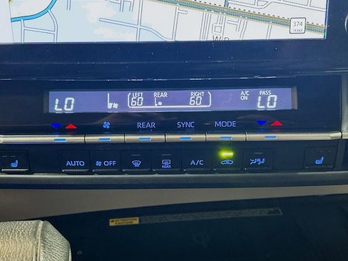 Used 2023 Toyota Sienna XLE w/ XLE Plus Package FWD image 14