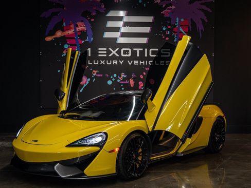 Used 2018 McLaren 570S Coupe RWD image 1