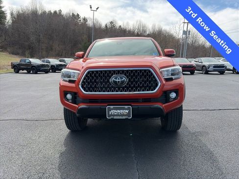 Used 2018 Toyota Tacoma TRD Off-Road image 2