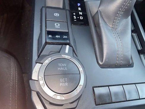 Used 2024 Toyota Tacoma SR5 image 3