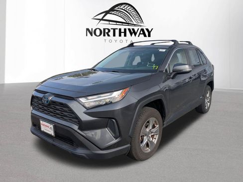 Used 2022 Toyota RAV4 XLE w/ Convenience Package AWD/4WD image 7