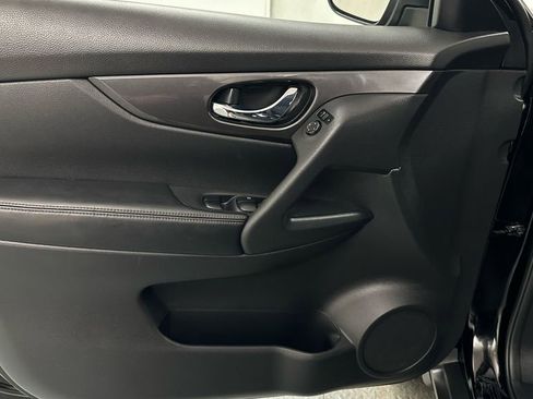 Used 2020 Nissan Rogue SV AWD/4WD image 17