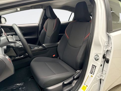 Used 2024 Toyota Prius Prime SE NAV image 11