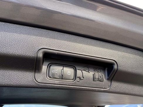 Used 2022 Ford Explorer XLT w/ Equipment Group 202A image 7