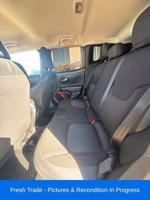 Used 2018 Jeep Renegade Trailhawk AWD/4WD image 19