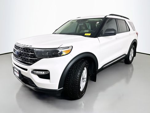 Used 2023 Ford Explorer XLT w/ Equipment Group 202A AWD/4WD image 3