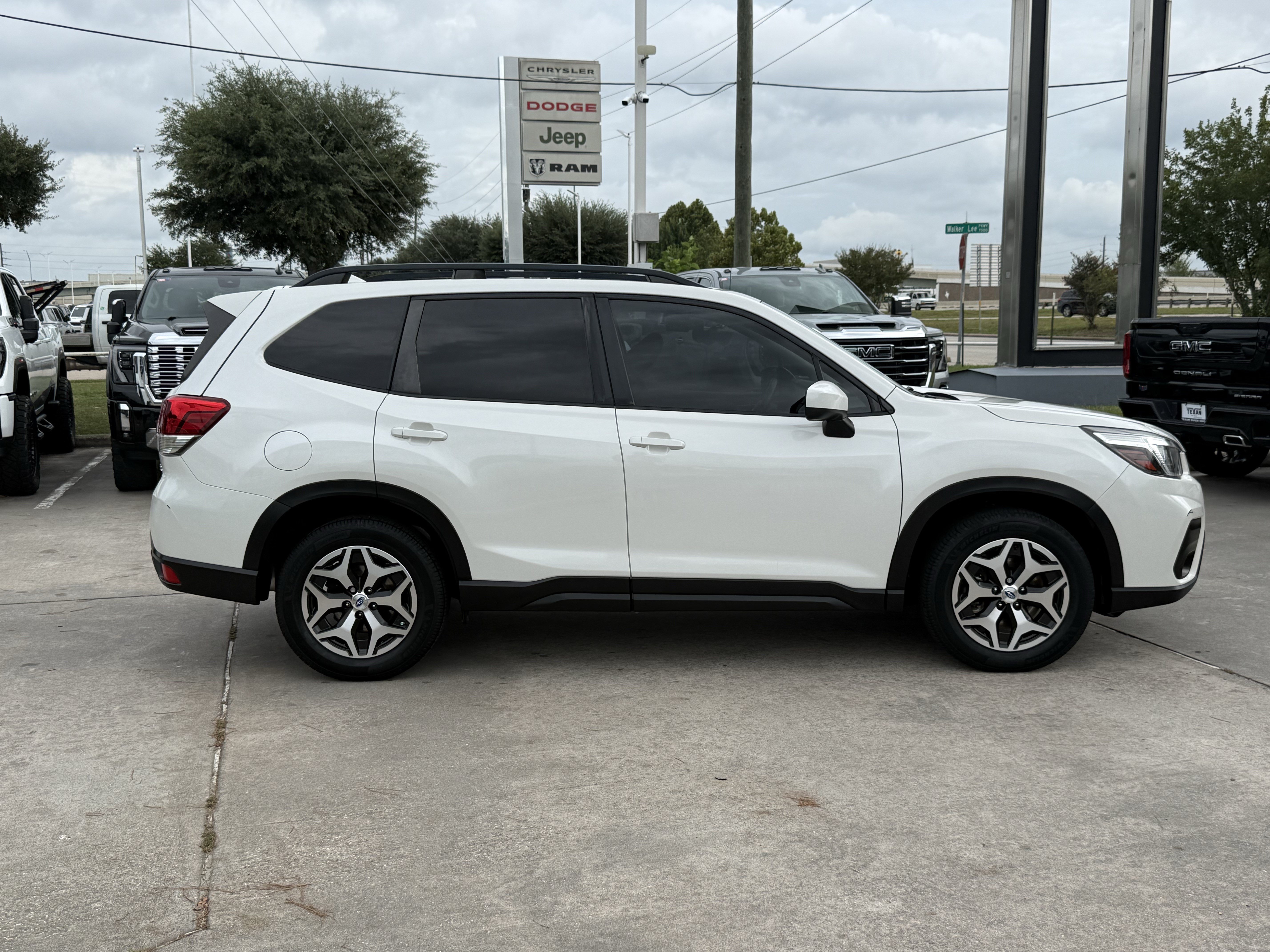 Used 2020 Subaru Forester Premium AWD/4WD image 3