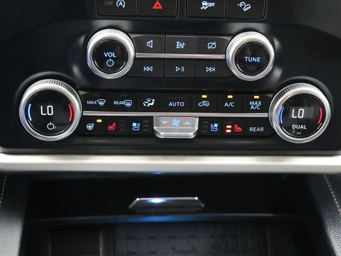 Used 2024 Ford Expedition Max XLT image 24