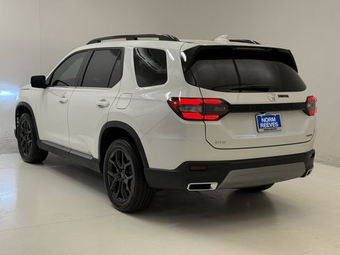 New 2025 Honda Pilot Touring image 7