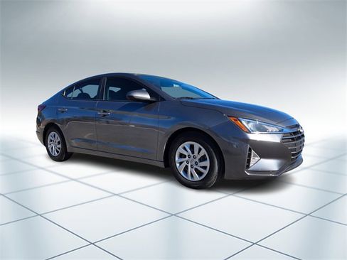 Used 2019 Hyundai Elantra SE image 2