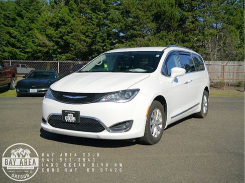 Used 2019 Chrysler Pacifica Touring-L image 1