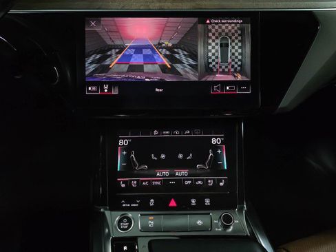 Used 2022 Audi e-tron Premium Plus image 28