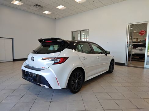 Used 2025 Toyota Corolla XSE FWD image 3