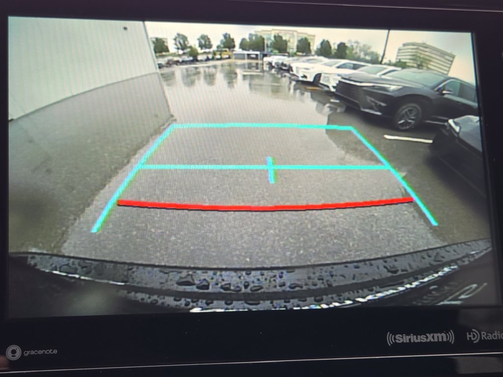 Used 2021 Toyota Highlander XLE AWD/4WD image 9