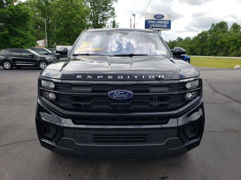 Used 2025 Ford Expedition Active AWD/4WD image 2