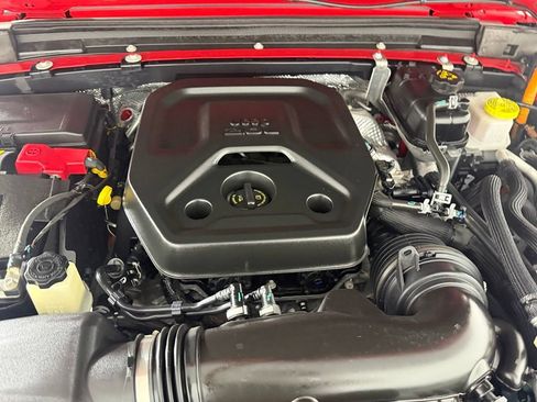 Used 2025 Jeep Wrangler Unlimited Sahara AWD/4WD image 37