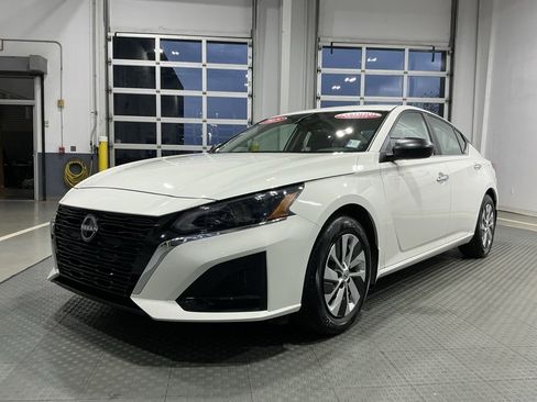Used 2025 Nissan Altima 2.5 S image 2
