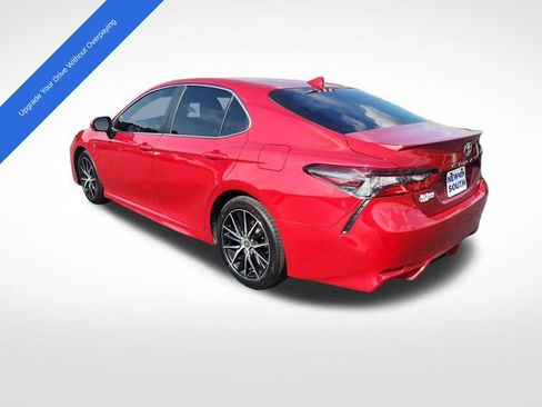 Used 2023 Toyota Camry SE FWD image 3