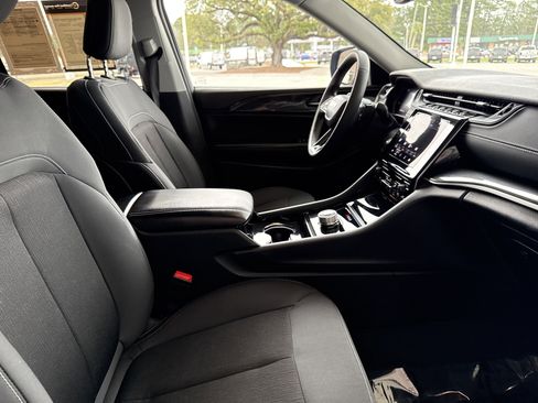 Used 2023 Jeep Grand Cherokee Limited image 30