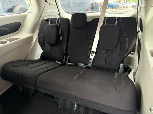 Used 2023 Chrysler Voyager LX FWD image 14