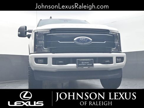 Used 2019 Ford F250 Lariat w/ Lariat Ultimate Package image 17