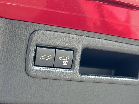 Used 2023 Toyota Venza Nightshade AWD/4WD image 10