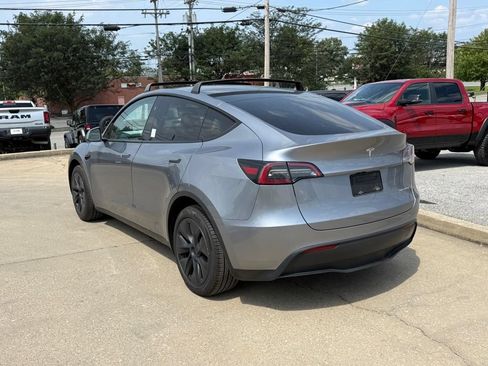 Used 2024 Tesla Model Y Long Range AWD/4WD image 8