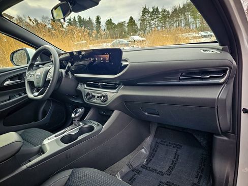 Used 2025 Buick Envista Preferred image 38