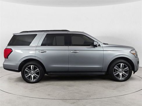 Certified 2024 Ford Expedition XLT image 6
