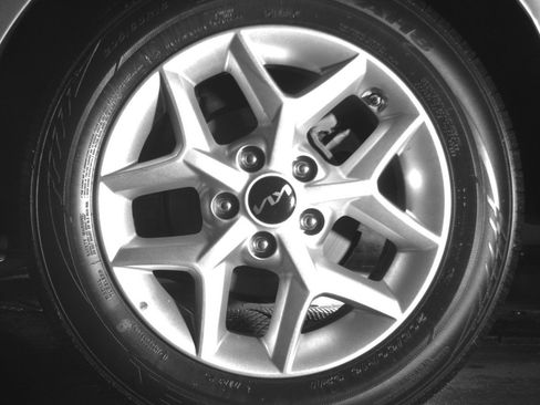 Used 2025 Kia Soul LX w/ LX Technology Package FWD image 14