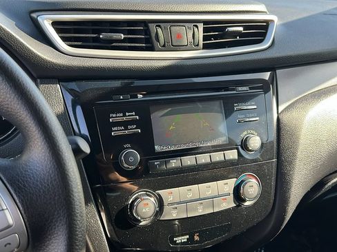 Used 2016 Nissan Rogue S w/ S Family Package FWD image 17