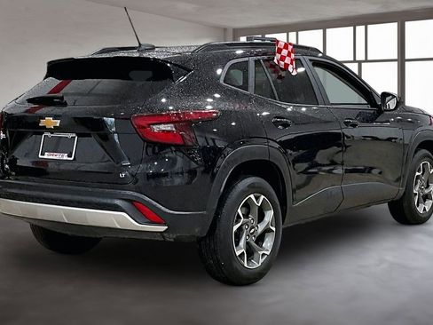 Used 2025 Chevrolet Trax LT w/ Driver Confidence Package FWD image 3