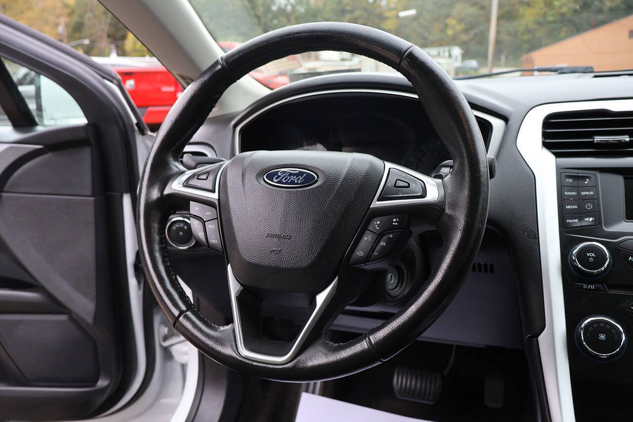 Used 2013 Ford Fusion SE FWD image 23