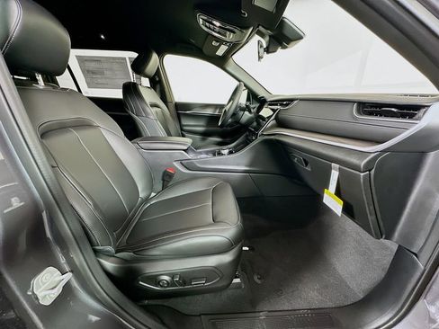 New 2025 Jeep Grand Cherokee L Limited image 23