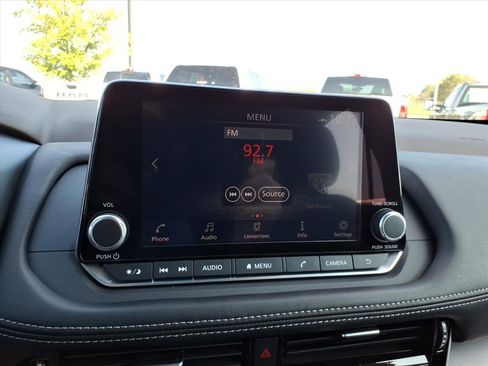 Used 2022 Nissan Rogue SV image 18