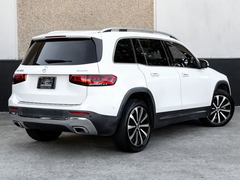 Used 2021 Mercedes-Benz GLB 250 4MATIC w/ Premium Package image 8