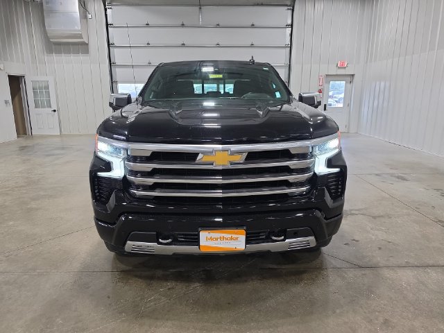 Used 2024 Chevrolet Silverado 1500 High Country w/ High Country Premium Package AWD/4WD image 3