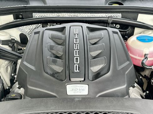 Used 2018 Porsche Macan GTS AWD/4WD image 30