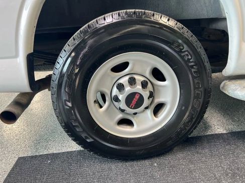 Used 2019 GMC Savana 2500 w/ Driver Convenience Package image 16