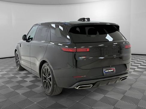 Used 2025 Land Rover Range Rover Sport SE AWD/4WD image 3