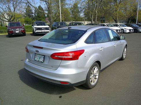 Used 2017 Ford Focus SE w/ Cold Weather Package image 5