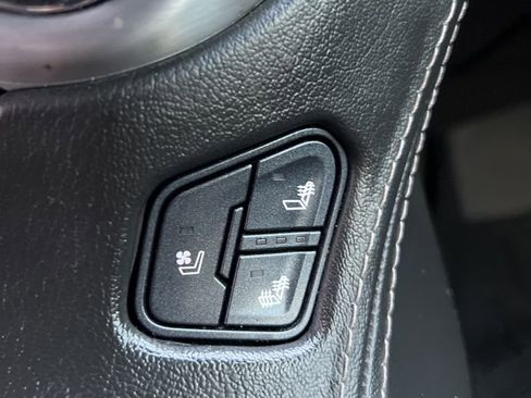 Used 2017 GMC Yukon SLT image 17