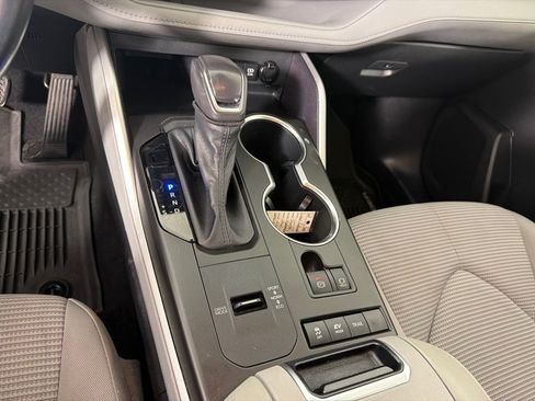 Used 2020 Toyota Highlander LE AWD/4WD image 17