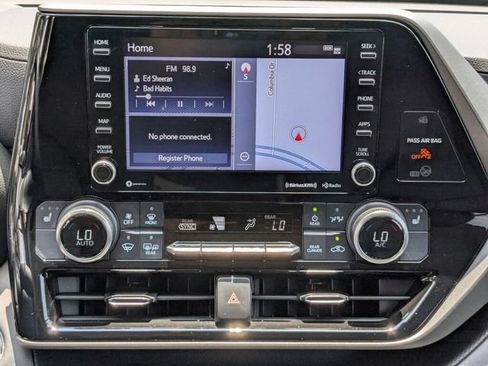 Used 2022 Toyota Highlander XLE FWD image 15