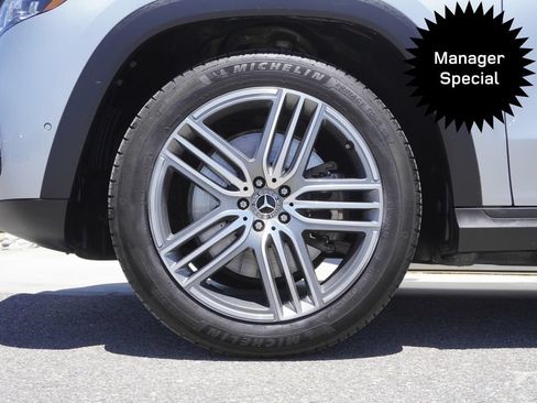 Used 2025 Mercedes-Benz GLS 450 4MATIC image 32