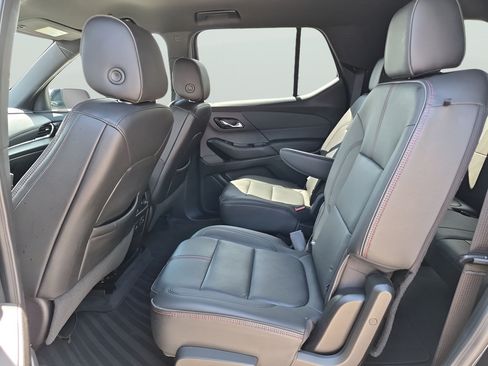 Used 2022 Chevrolet Traverse RS FWD image 37