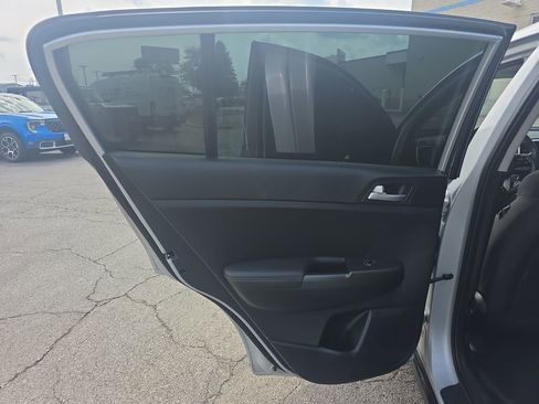 Used 2021 Kia Sportage LX w/ LX AWD Popular Package image 32