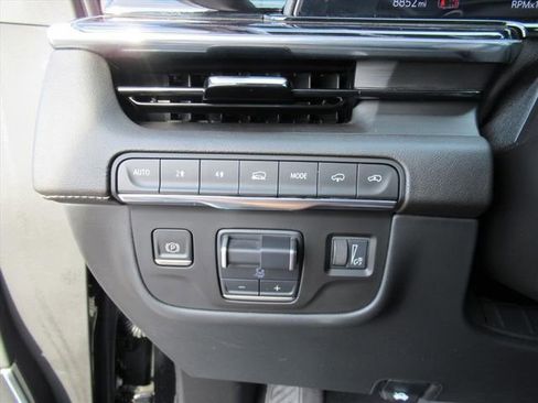 Used 2022 Cadillac Escalade ESV Sport w/ Touring Package image 19